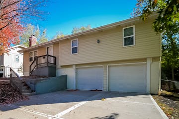 5209 S Cottage Ave Independence, MO 64055